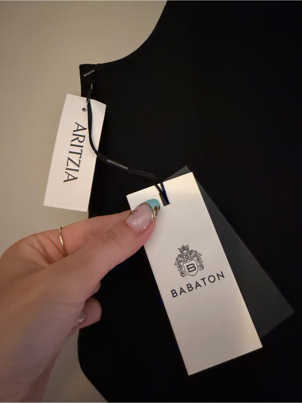 ARITZIA Deniro Babaton top NEW WITH TAGS!!
Size 4 - Picture 4 of 4